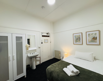 96 Barkly Street, St Kilda – Room 6